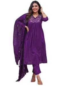 Conjunto Étnico Premium Listo para Usar: Kurti de Mujer con Bordado Exquisito y Pantalón de Diseño, y Elegante Dupatta - Product Image 6