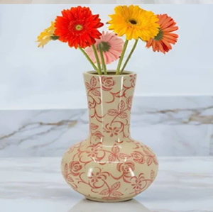 Jarrón de cerámica crema con patrón de vid floral rojo y forma curva para decoraciones de hotel de oficina en casa disponibles a precios al por mayor - Product Image 1