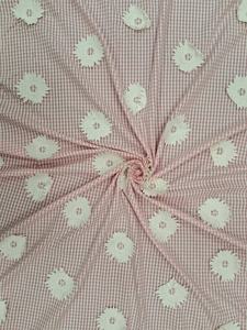 Tissu en coton tissé de qualité supérieure à carreaux roses et blancs avec applique florale 3D pour robes de filles et de femmes, vêtements légers et respirants - Product Image 2