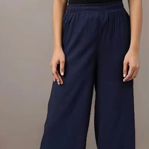 Pantalones de algodón 100% azul marino para mujer, transpirables e informales con cintura elástica y opciones de cintura media, estilo de verano teñido liso - Product Image 1