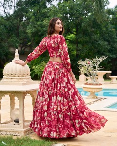 El lujoso Georgette Lehenga Choli más vendido para noches de recepción y fiestas de aniversario disponibles al mejor precio - Product Image 4