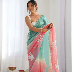 Saree élégant en or clair avec broderie florale pour toutes les occasions ethniques doux et élégant - Product Image 1