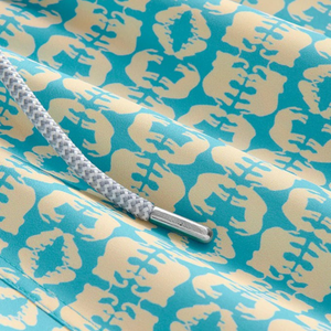 Shorts de bain recyclés pour hommes, motif animal turquoise, séchage rapide, avec taille élastique et poches à cordon - Product Image 5