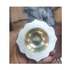 Lotus sacré marbre diya élégant artisanal poli pooja diya parfait pour les temples maisons rituels festivals de méditation - Product Image 3