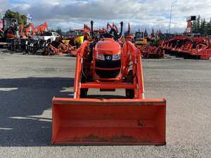 Tractor Kubota L3301HST 2019: Potencia Utilitaria Compacta de 33 HP con Precisión Hidrostática y Rendimiento Confiable - Product Image 4