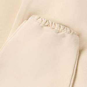 Pantalons amples pour hommes personnalisés, couleur unie, jogging, pantalon de survêtement droit, pantalon de survêtement évasé, avec logo imprimé en relief pour homme - Product Image 3