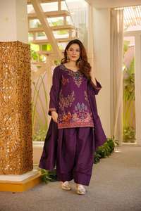 Conjunto Farshi Plazzo de diseñador, ropa étnica elegante elaborada en tonos sofisticados con tela y detalles de primera calidad, colección lista para usar. - Product Image 2