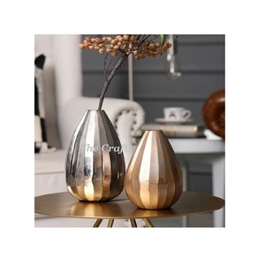 Macetas de tres tamaños diferentes en florero artificial martillado de aluminio para uso en bodas y eventos - Product Image 6