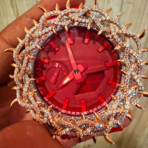 นาฬิกาข้อมือผู้ชายสุดหรูคุณภาพสูง สไตล์ฮิปฮอป ทำมือ ประดับคริสตัลรูปดอกกุหลาบสีโรสโกลด์ หน้าปัดกระจกประดับเพชร สายพลาสติก - Product Image 1