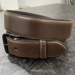 Cinturón de Cuero de Grano Completo Premium para Hombre al por Mayor, Herrajes Personalizados (Hebilla de Latón Negro) para Uso Formal y Casual - Product Image 2