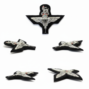 Badge de blazer de luxe en tissu feutre brodé à la main avec fil métallique pour uniformes, mode et usage cérémonial - Product Image 5