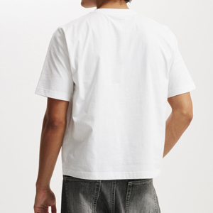 เสื้อยืดทรงบ็อกซี่แบบครอปสำหรับผู้ชาย ผ้าเจอร์ซีย์คอตตอน 100% เนื้อหนา ตัดเย็บตามสั่ง ออกแบบ OEM ระบายอากาศได้ดี ไม่เป็นขุย มีโลโก้ด้านหน้า - Product Image 2