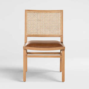 Silla de Comedor Simple Daton Hecha con Estructura de Madera de Teca Sólida y Ratán Tejido con Asiento de Cuero Sintético y Acabado Marrón Natural. - Product Image 1