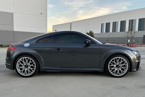 Audi TTS Coupé Turbo 4 cylindres d'occasion propre, modèle 2020 - Product Image 3