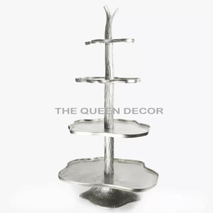 แท่นวางเค้กอลูมิเนียมขอบตกแต่งสำหรับนำเสนอเค้กและขนมหวานทั้งในงานสบายๆและเป็นทางการ - Product Image 1