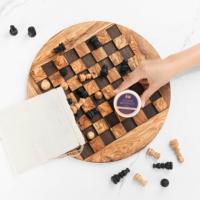 Échiquier rond ArtisRaw avec pièces d'échecs en bois - Design rustique unique fabriqué au TN
