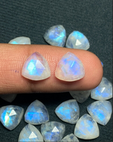 Pierre de lune arc-en-ciel naturelle bleu ardent à facettes trillion dos plat Cabochon pierre précieuse pour la fabrication de bijoux comme des bagues Bracelet cheville