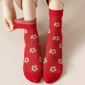 Moda rojo algodón Año Nuevo calcetines mujeres invierno Cómodos calcetines Calcetines de tubo medio - Product Image 2