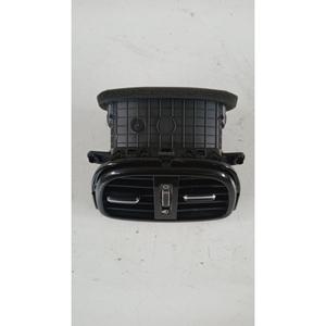 ช่องระบายอากาศด้านหลัง KIA CEED Sportwagon Series (CD) (18>) รุ่น 97040-J7000 D4FE - Product Image 2