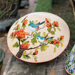 Chapeaux coniques vietnamiens faits à la main en vrac pour un usage culturel et commercial - Product Image 1