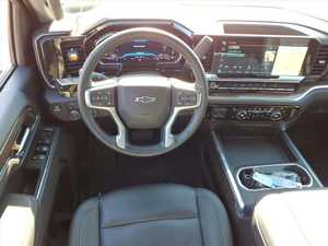 Silverado 3500HD LT 2024, Cabina Doble, Tracción en las Cuatro Ruedas, Volante a la Izquierda, Asientos de Cuero Oscuro, Neumáticos R19, Techo Solar Automático, 5 Bolsas de Aire, Halógeno - Product Image 5