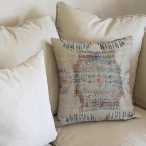 Coussin imprimé floral bohème : design turc, beige, accent de décoration intérieure, housse uniquement - Product Image 1