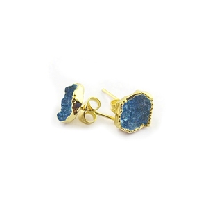Clou brut en Apatite, pierre de naissance, or galvanisé, cristal de guérison, clou d'oreille - Product Image 2