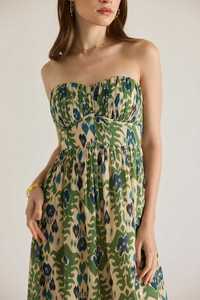 Robe Maxi de qualité supérieure Caractéristiques exquis corset désossant élégamment sculpte offrant à la fois la structure et la sophistication Robe - Product Image 3