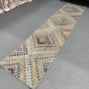 Alfombra Turca Kilim de 2.2x9.5 pies, Ecológica, Verde, con Diseño Abstracto de Patchwork, Vintage, de Lana con Respaldo de Látex - Product Image 5