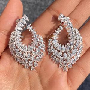 Pendientes de diamantes de moissanita, pendientes cúbicos de lujo, regalo de boda de novia de diamante de diseñador - Product Image 2