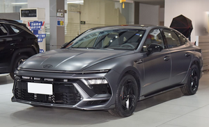 Sedán Eléctrico 2024 con Volante a la Izquierda, 5 Plazas, Techo Solar Eléctrico, Luces LED, Pantalla Táctil de 12.3 Pulgadas, Batería de 110+ kWh, Motor de 150-200kW - Product Image 2