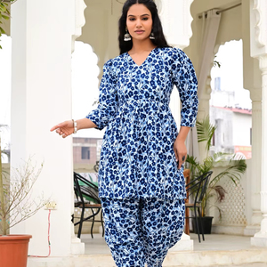 ชุดสلوار คามีซ ผ้าฝ้ายพิมพ์ลายดอกไม้สีฟ้า สำหรับผู้หญิง สไตล์ชาติพันธุ์ ลำลอง ใส่ไปงานปาร์ตี้ ฤดูร้อน คอวี แขนสามส่วน - Product Image 1