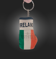 Porte-clés de haute qualité en forme de mini-gant de boxe en cuir PU, personnalisé avec logo du drapeau irlandais et poignet à lacets