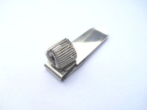 Clip de stylo à ressort de bureau triple avec matériau en caoutchouc de fer à aimant pour papeterie et pinces à reliure - Product Image 4