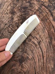 Peine de cuerno natural para cabello y barba, herramienta de aseo sin estática que mejora la textura y la apariencia de la India - Product Image 2