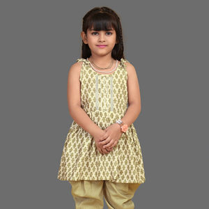Conjunto de Kurti Dhoti de Diseño Indio Shoryam para Niñas, Bebés y Niños, Secado Rápido, Estampado Digital, Moderno, para Fiestas y Festivales - Product Image 1