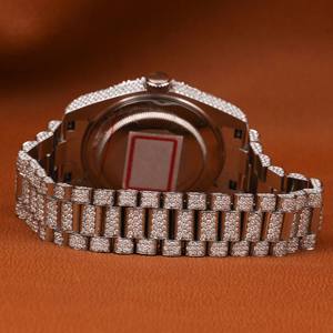 Reloj Mecánico de Cuarzo para Mujer, Alta Demanda, Acabado Dorado, Diamante Moissanite VVS, Esfera Redonda Blanca Inteligente, Última Moda - Product Image 3