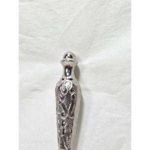 Abridor de Botellas Victoriano Ornamentado, Abridor de Vino y Cerveza de Metal con Acabado Plateado, con Logotipo Personalizable y Función Magnética - Product Image 3