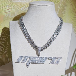 Collier pendentif hip-hop en argent 925 plaqué or avec diamants en moissanite certifiés VVS, style moderne, à bas prix pour hommes - Product Image 2