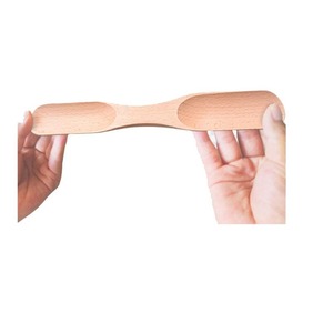 Elevador de Zapatos de Madera Negro de Doble Cara Diseñado con Acabado Liso para una Fácil Colocación de Zapatos y un Uso Diario Elegante, Procedente de la India - Product Image 4