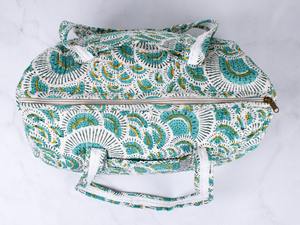 Bolsa de Viaje Deportiva Acolchada de Algodón Ecológico Hecha a Mano, Diseño Floral, Gran Capacidad, Duradera, de Lujo, para Fin de Semana - Product Image 4