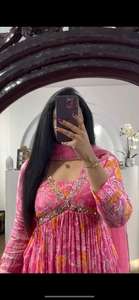 Collection imprimée en coton Mousseline de coton Impression numérique et séquence à la main Costume à manches longues avec costume d'été Dupatta disponible - Product Image 4