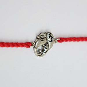 Bracelet Rakhi en argent 92,5 avec finition oxydée, 9 pouces, bijou religieux unisexe, objet de collection culturelle Ganesh Ji - Product Image 1
