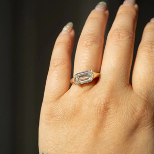 Anillo Elegante con Corte de Hoja y Diamante Cultivado en Laboratorio de 3.25ct, en Oro Amarillo de 14K, Certificado IGI, Listo para Envío - Product Image 5