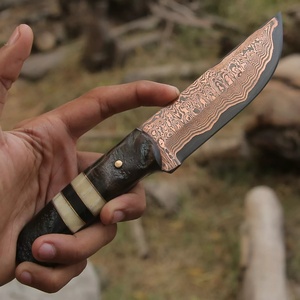 Europe Trending MORTAL SAGA MS-HK-0004 Couteau de chasse en acier damas pour collectionneurs Lame en cuivre Incrustations d'os en corne de buffle noire - Product Image 1