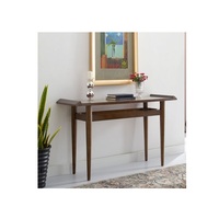 Table console en bois design, surface en teck poli, soutenue par des pieds en métal laiton brillant, excellente pour le bureau ou le salon