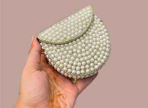 Bolso de Mano con Perlas Hecho a Mano |   Diseño Intrincado con Cuentas, Perfecto para Bodas, Fiestas, Eventos Nupciales y Ocasiones Elegantes - Product Image 5
