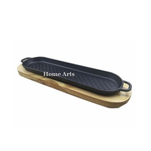 Fabuloso diseño de gran tamaño Sizzler Plate Placa caliente de hierro fundido hecha a mano con base de madera a precio asequible - Product Image 1