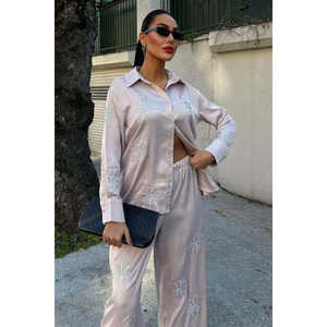 Conjunto de Dos Piezas de Satén Floral 10044 con Lentejuelas Brillantes para Primavera/Verano - Product Image 2