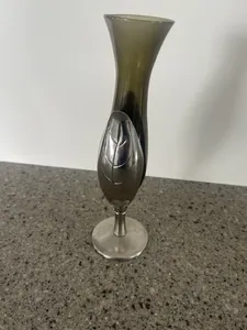 Jarrón de Metal Moderno Hecho a Mano con Diseño de Tulipán para Decoración de Mesa - Product Image 3